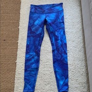 Blue and white lululemon leggings.